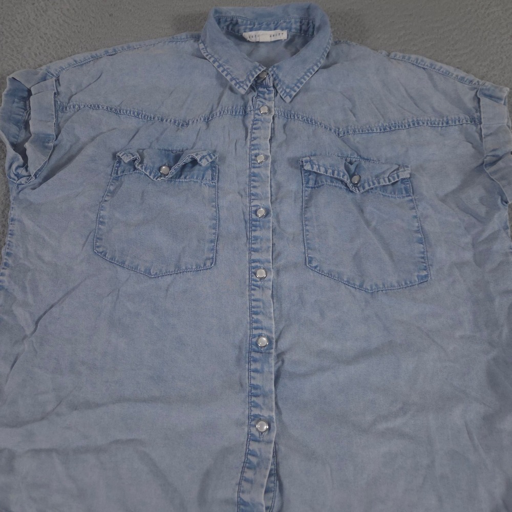 Jane + Delancey Top Womens Large Light Wash Chambray Denim Pearl Buttons Shirt